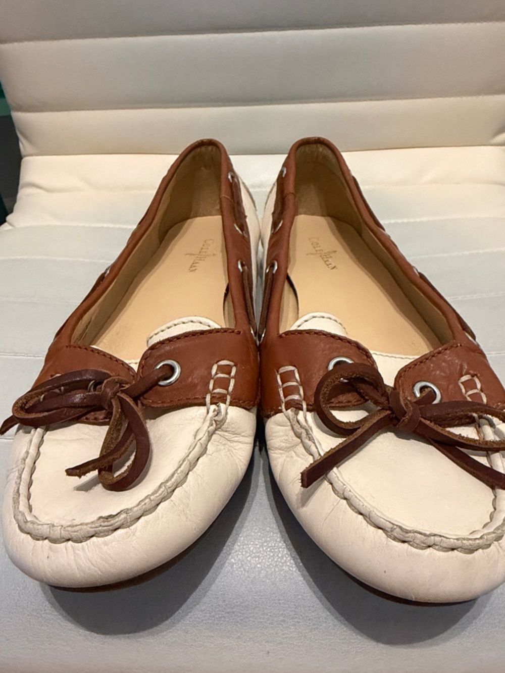 Cole Haan Womens Tali Boat Shoe ll Size 9 Leather Loafer Ivory Brown Slip On - Picture 2 of 7